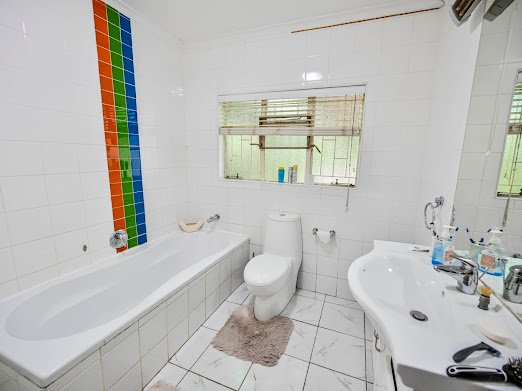 5 Bedroom Property for Sale in Langenhovenpark Free State